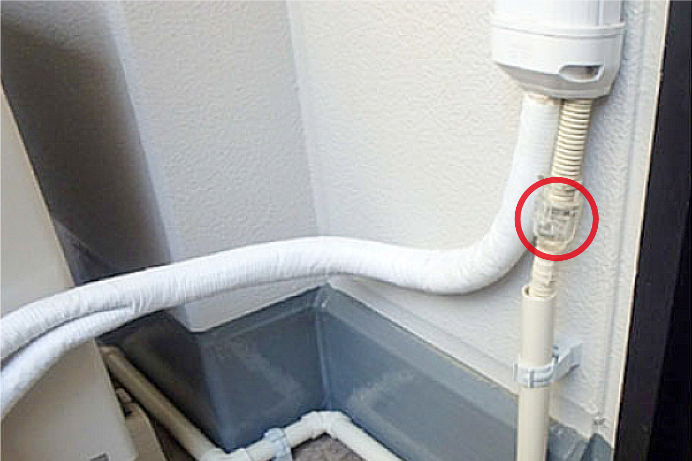 エアコンから水が漏れる。